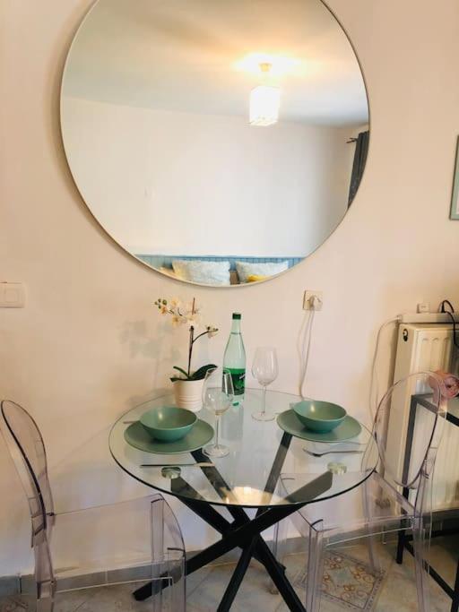 Cosy Studio Design With Modern Bathroom Vaureal Kültér fotó