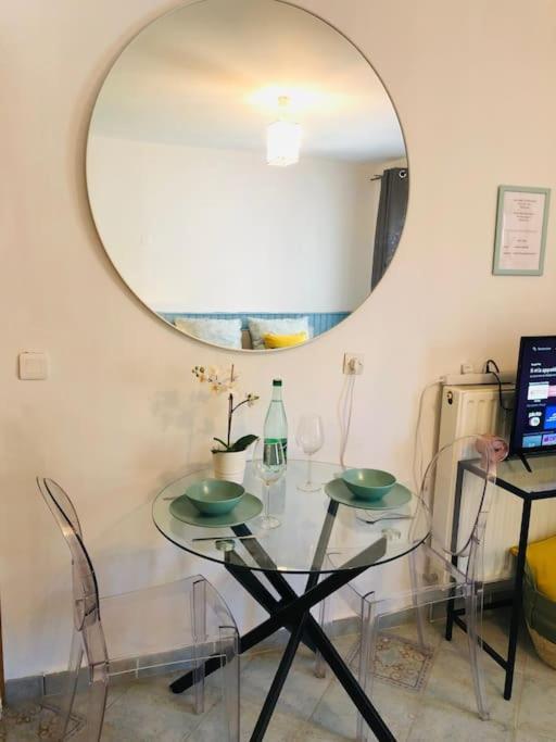 Cosy Studio Design With Modern Bathroom Vaureal Kültér fotó