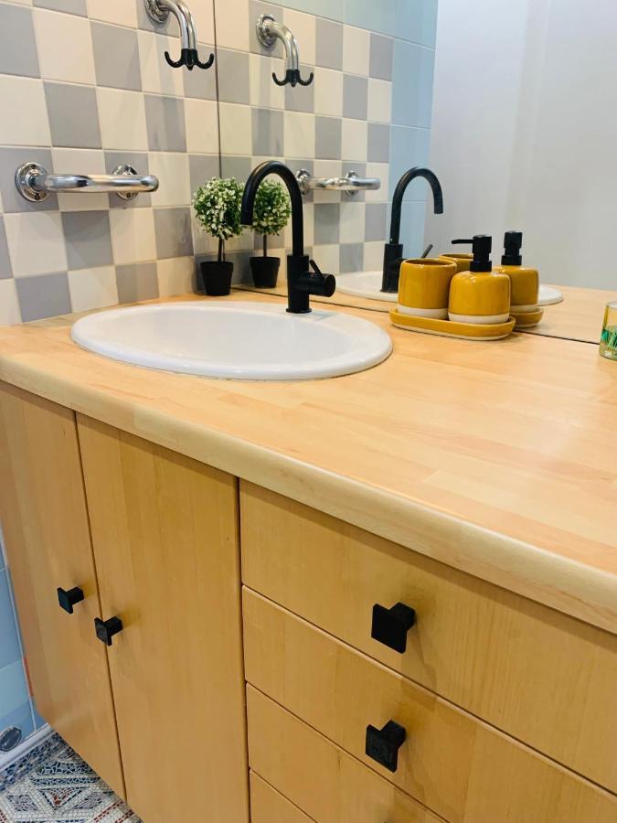 Cosy Studio Design With Modern Bathroom Vaureal Kültér fotó
